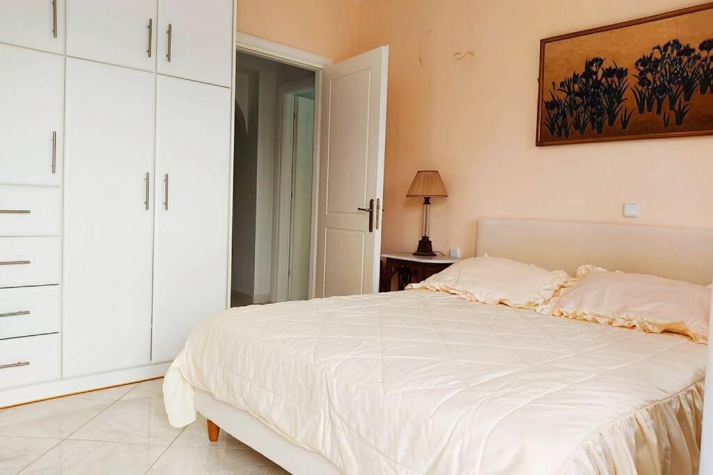 Peggy'S Lux Apartment Karavomylos Bagian luar foto