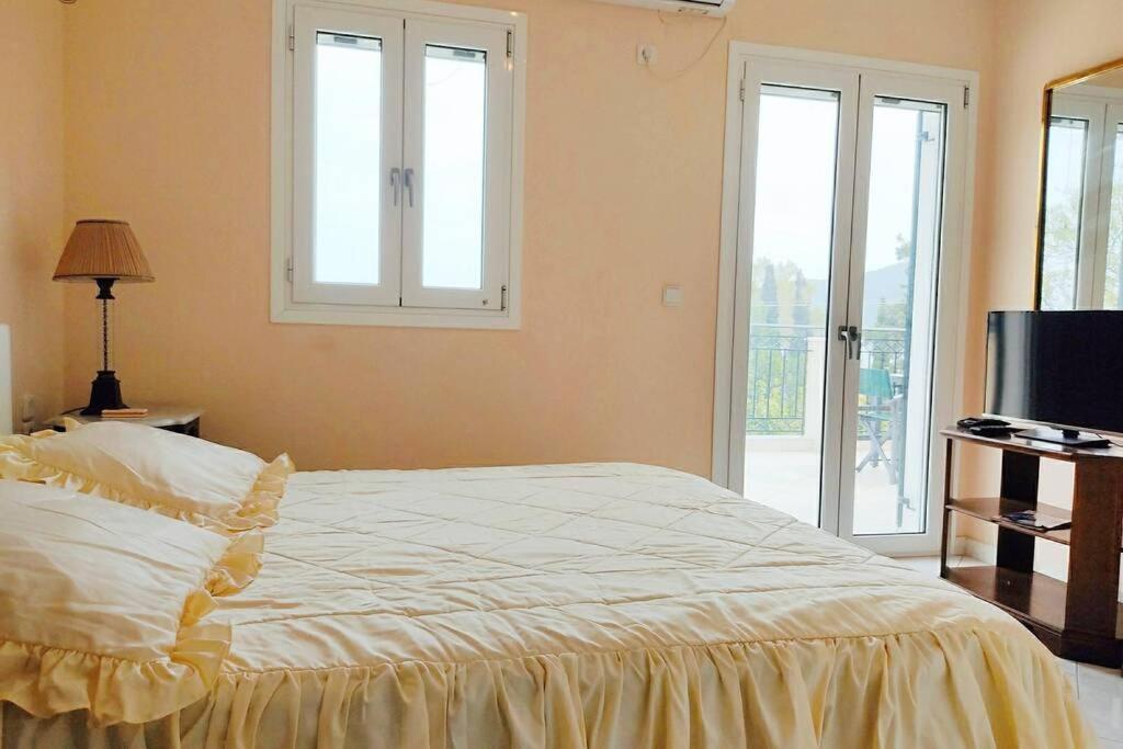 Peggy'S Lux Apartment Karavomylos Bagian luar foto